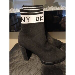 DKNY Women's Black Tessa Knitted Monogram Slip On Platform Heel Ankle Boots 7